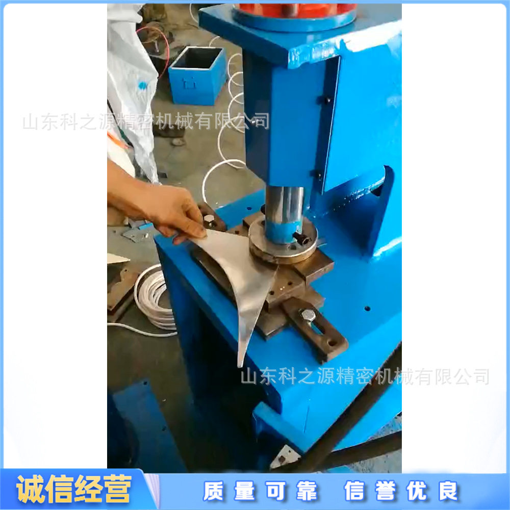 建筑工程金属板材剪角机 小型铁皮直角剪切机 液压式不锈钢切角机