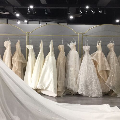 婚纱架子落地式展示架侧挂衣架高档秀禾影楼工作室旗.袍礼服货架