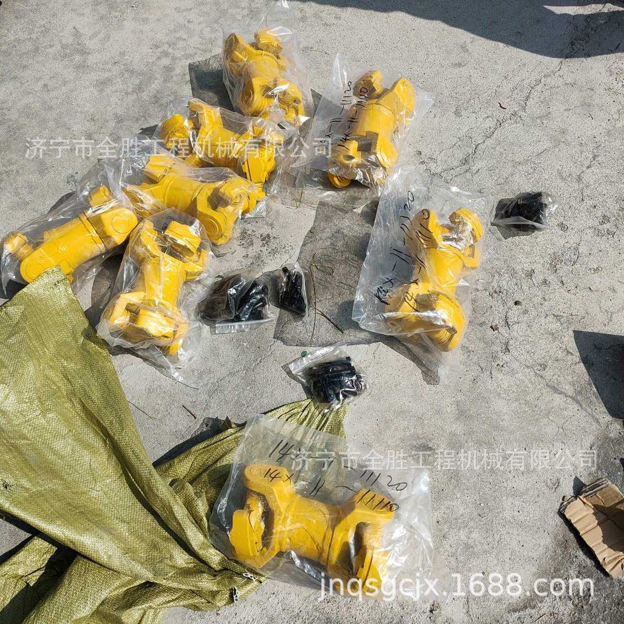 D65P-15E推土机万向节14X-11-11210  推土机变速箱总成 齿轮泵