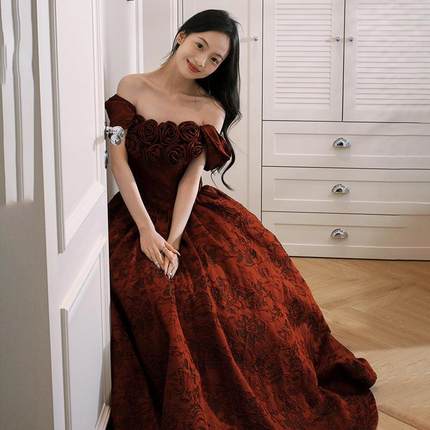 大码孕妇敬酒服新娘2025新款一字肩红色订婚礼服胖mm显瘦气质长裙