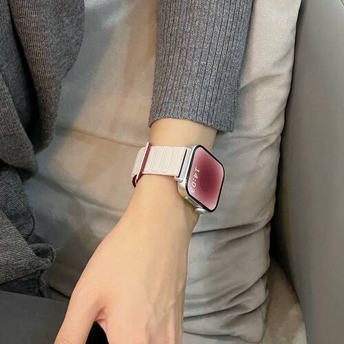 适用小米9pro表带磁吸硅胶手环红米WATCH5三株撞色腕带表运动手表