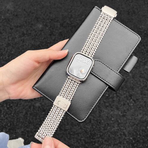 适用苹果iwatchs10手表带爱心纹磁吸s9/8/7/6/5/4/3/2/se不锈钢