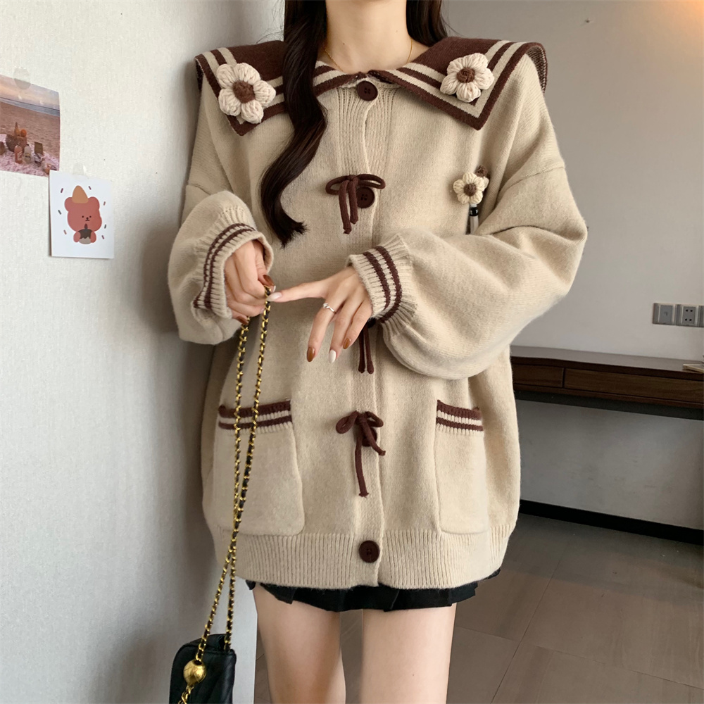 大码女装秋冬新款毛衣女宽松型牛角扣娃娃领毛衣外套灯笼袖