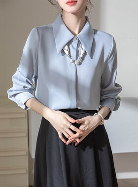 秋季新款气质职业装白色翻领设计感长袖缎面衬衫女士工装法式上衣