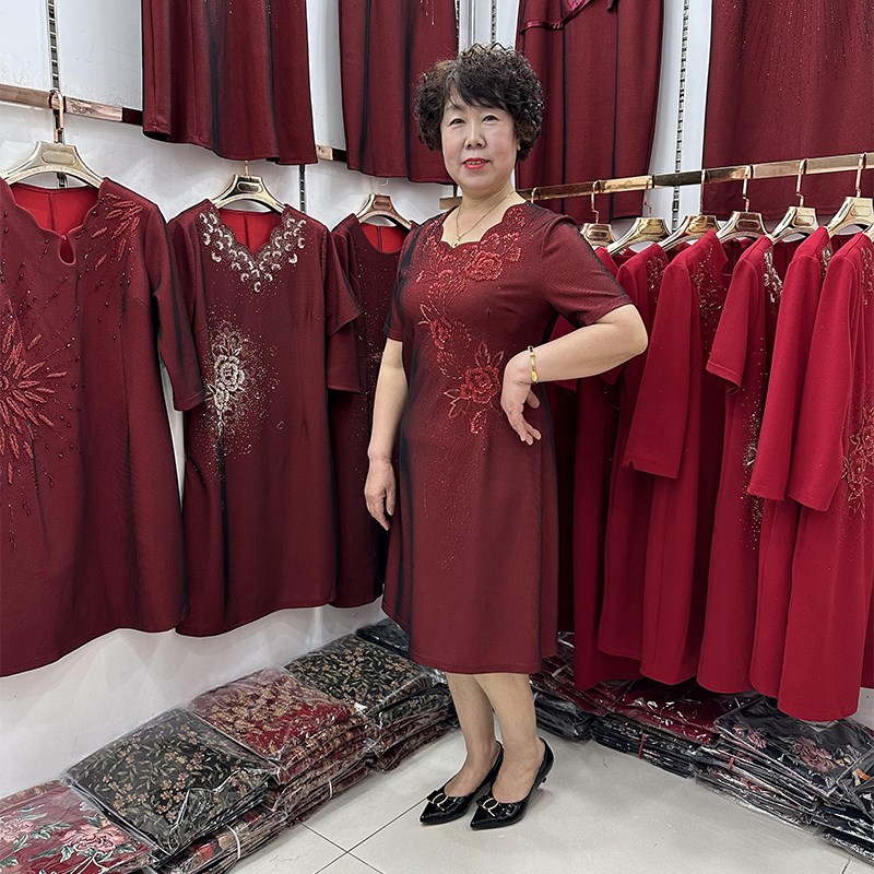 高端妈妈结婚礼服女小个子2023夏款收腰串珠敬酒红色连衣裙高贵