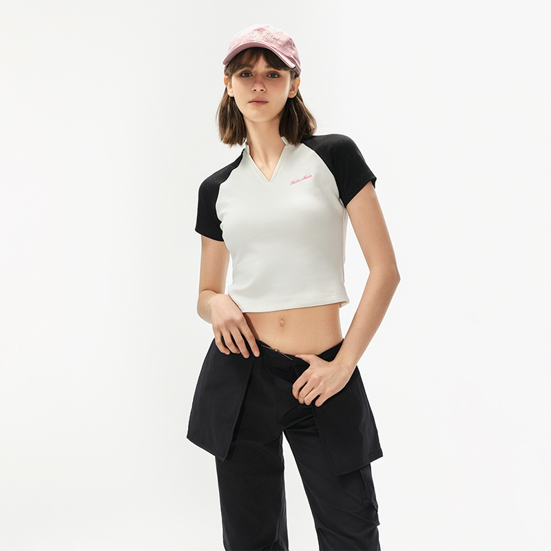 星空黑撞白插件V领设计短袖T恤女