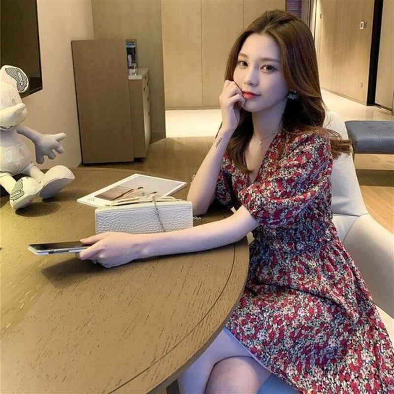 现货速发法式设计感小众感方领白色蝴蝶结连衣裙夏仙蛋糕裙裙子昌