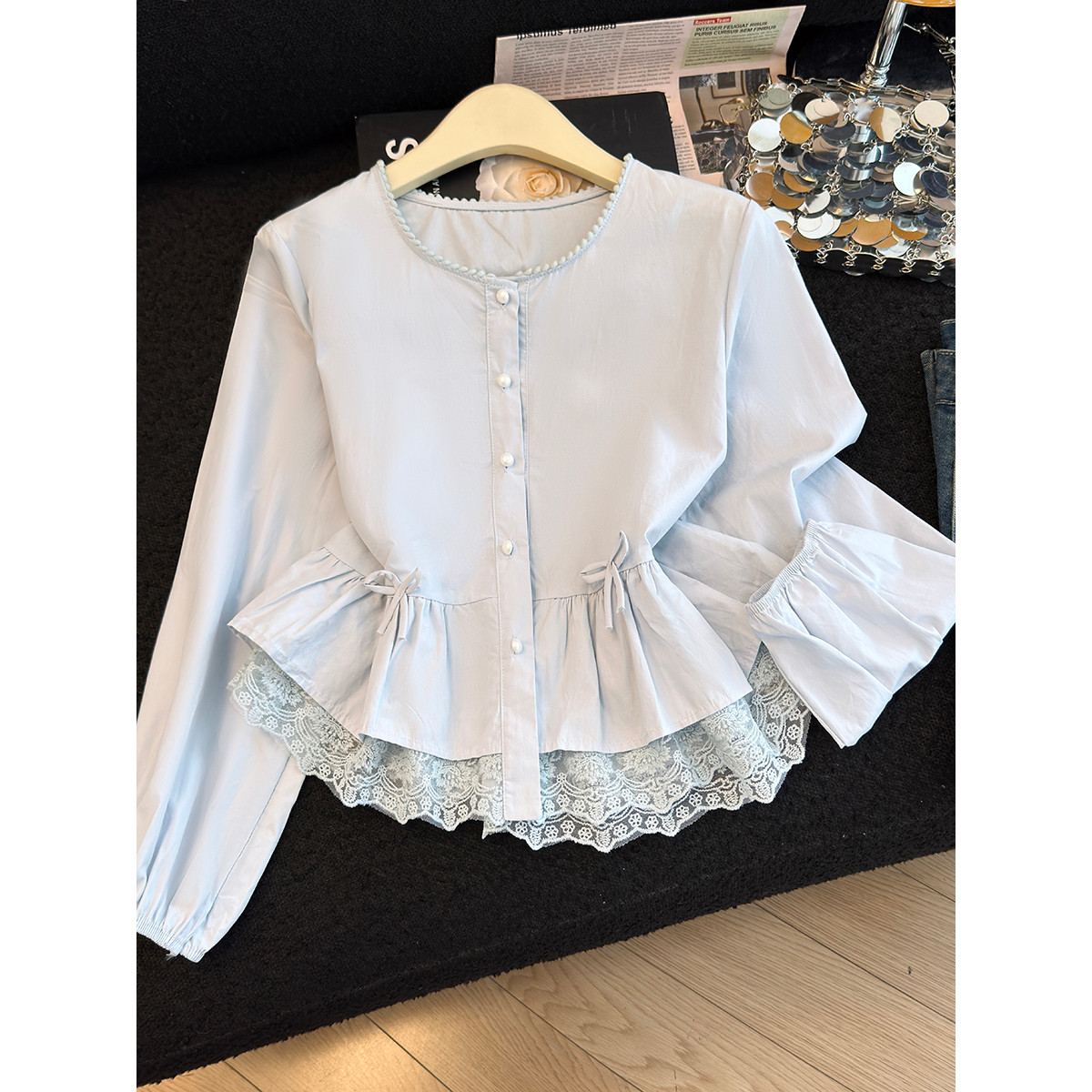 2026春季新款时尚洋气长袖衬衫女设计感荷叶边裙摆蕾丝拼接上衣