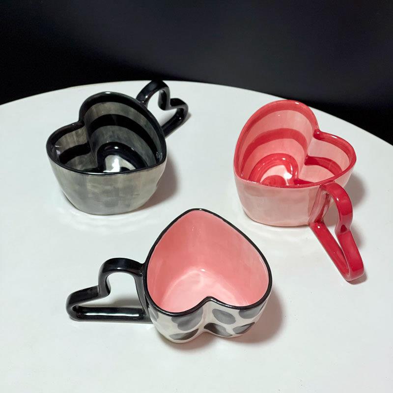 创意爱心手柄手绘条纹爱心奶牛纹陶瓷咖啡杯手捏爱心造型马克杯