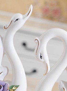 陶瓷天鹅摆件客厅装饰品花瓶酒柜电视柜工艺品结婚礼物创意办公室