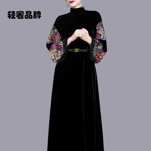 朗姿约定高端立领丝绒连衣裙2026秋冬新款珠片刺绣复古大码打底裙
