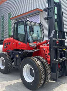 燃油式四驱叉车3吨5吨工地前转向叉车全地形多功能叉车