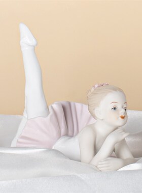 愿一礼物】情侣夫妻摆件s 高级精致纪念日结婚礼物 一家人陶瓷雕