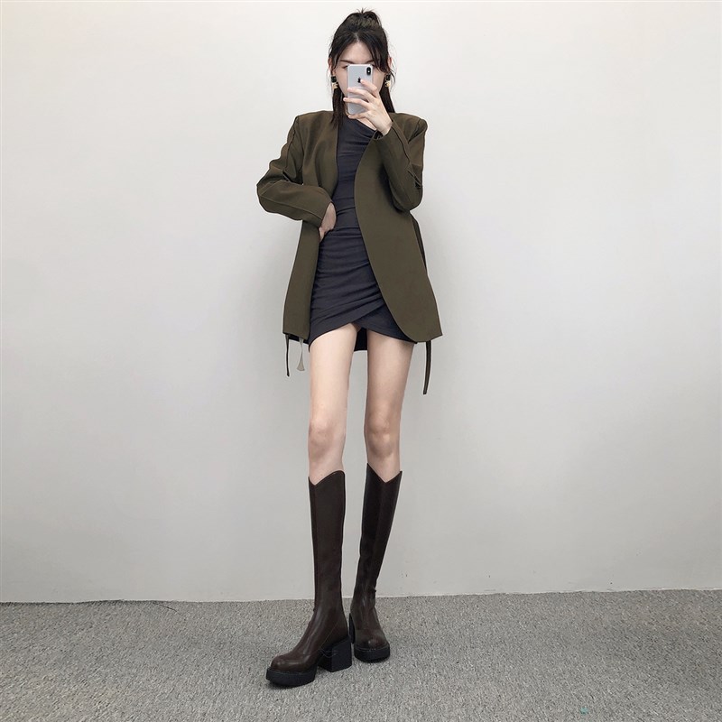 现货速发棕色粗跟长筒靴子2025年新款不过膝长靴高跟骑士靴厚底瘦