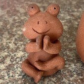 瑜伽小青蛙陶土摆件花园装 饰杂货小动物红陶小猫咪小兔子猪