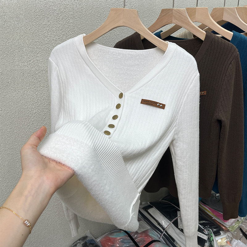 一体绒发热衣女士加厚加绒紧身上衣秋冬时尚外穿毛衣V领打底衫