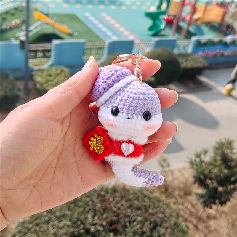 成品手工钩织新年蛇玩偶生肖蛇娃娃毛线可爱蛇挂件包包钥匙扣礼物
