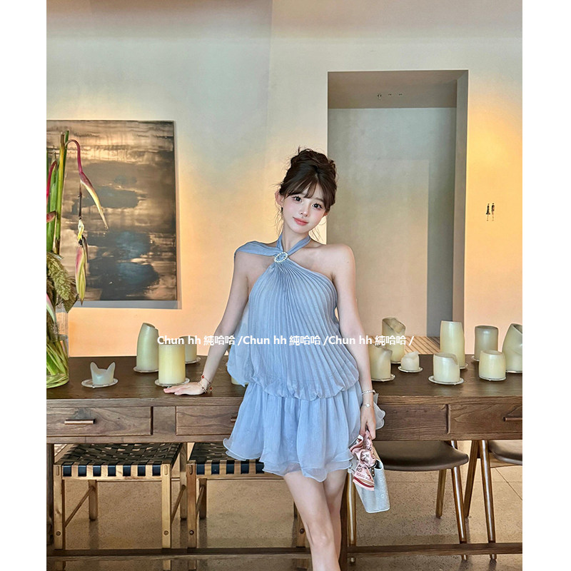 法式蓝色挂脖无袖连衣裙女夏季不规则褶皱纯欲风收腰显瘦a字短裙