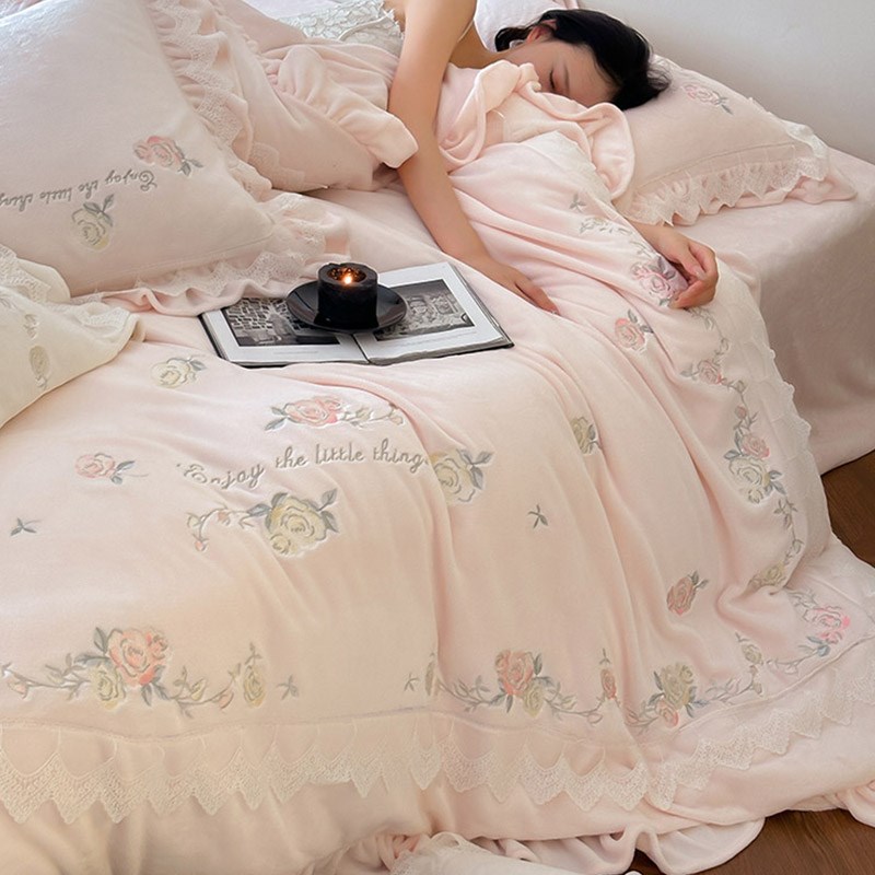 速发床季少心保暖牛冬绒四件套花卉蕾丝刺绣加绒加厚奶品粉白色