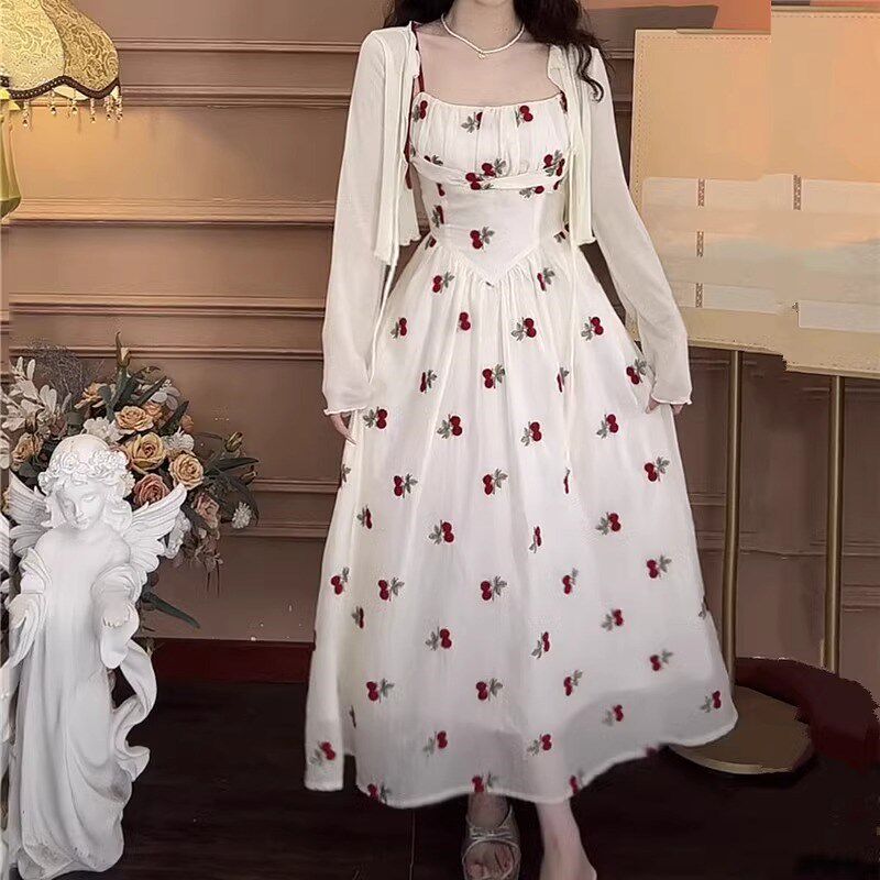 现货大码法式碎花吊m带连衣裙春夏胖mm显瘦白色茶歇小众长裙子