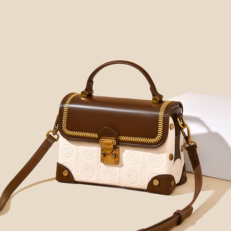 2025复古刺绣盒子包气质时尚