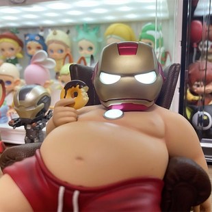 潮玩钢铁侠公仔模型玩具车载汽车摆件电脑桌面机箱装饰品宅男礼物