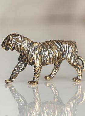 实心老虎摆件黄铜复古东北虎茶宠居家动物铜器工艺古玩手把小铜件