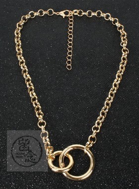 。 Simple double ring pendant alloy series necklace fashion