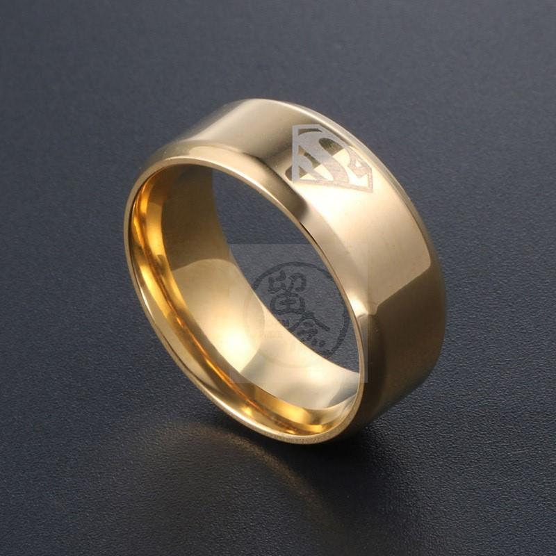 。 Titanium steel ring mens Superman fashion ring temperame