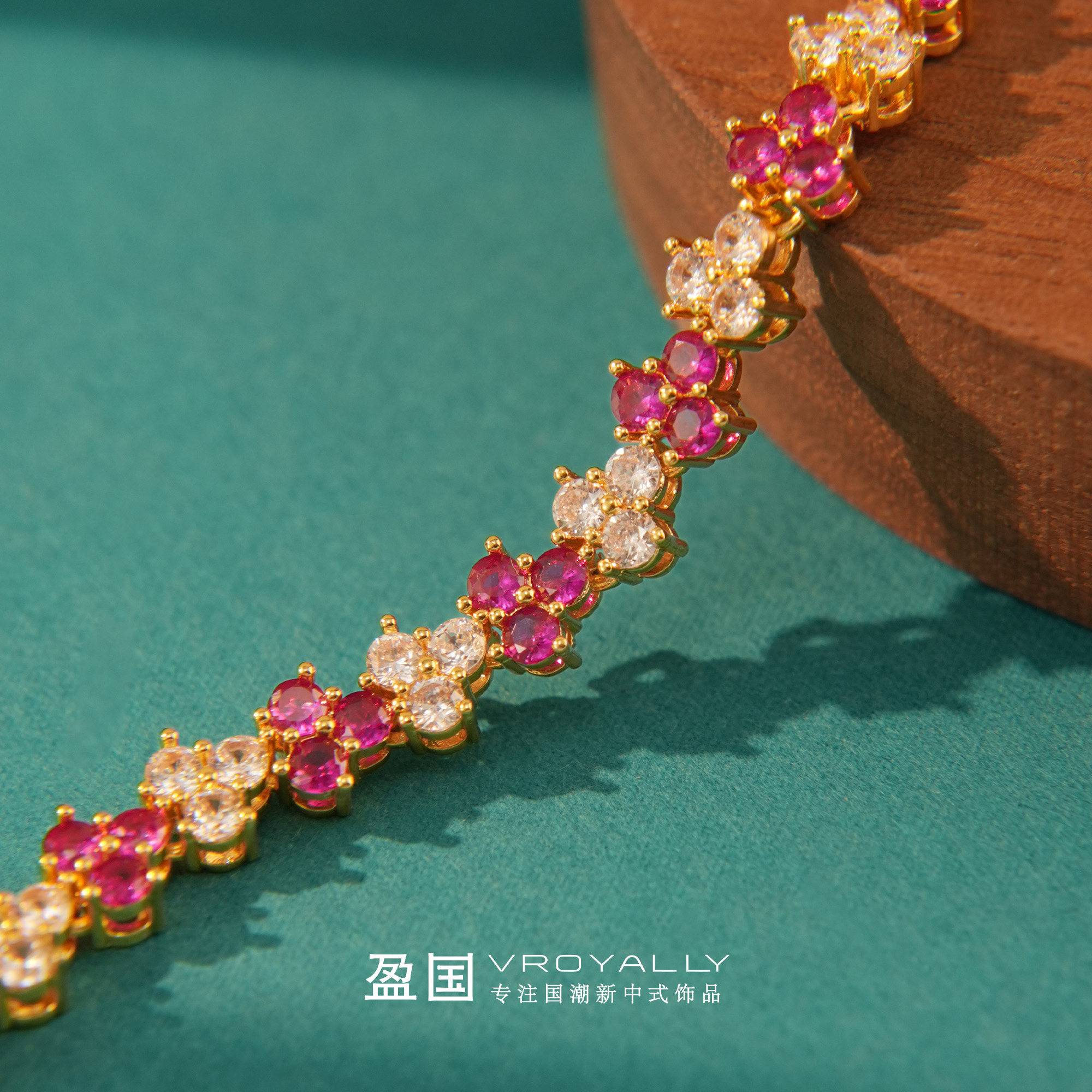 盈国【灼灼其华】铜合金手链花朵造型精致闪耀简约大气锆石手链
