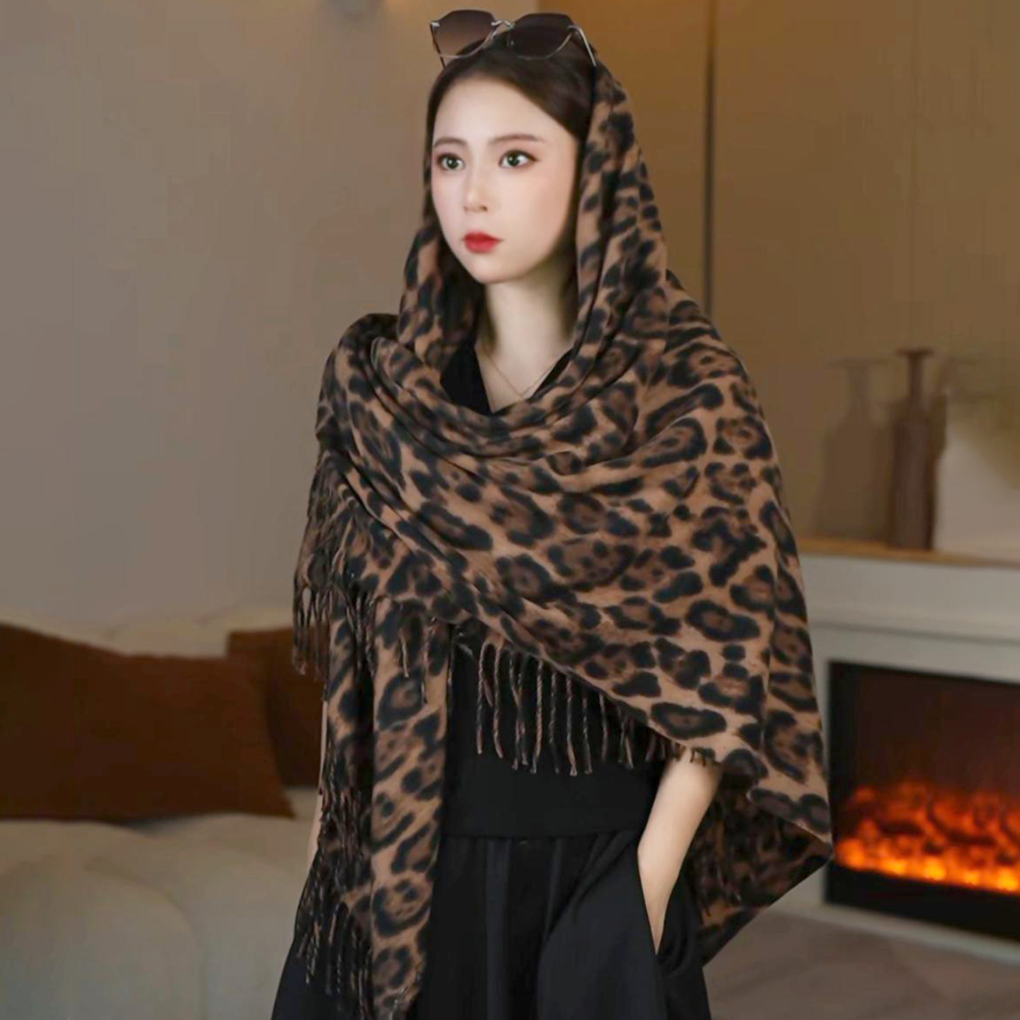 秋冬豹纹围巾女保暖2025新款仿羊绒时尚洋气高级感流苏围脖披肩女
