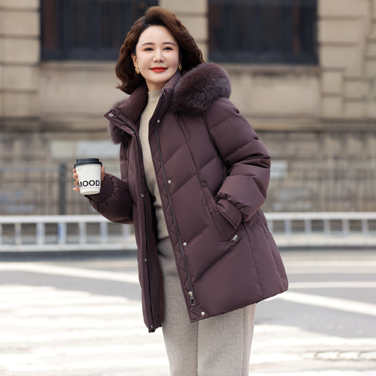 雪中飞狐狸毛领显瘦加厚羽绒服
