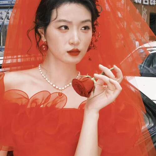 现货2025新款影楼红色喜嫁复古婚纱港风氛围感80年代X写真婚纱照