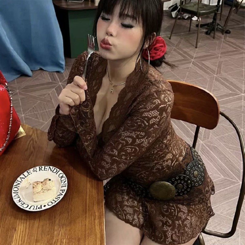 速发00斤大码纯欲辣妹V领蕾丝性感收腰遮肉长袖连衣短裙