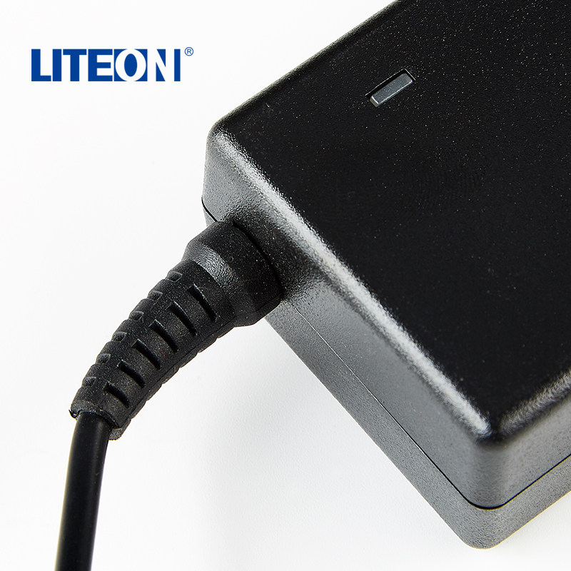 包邮神舟Hasee精盾K470N-M10 D3 19V 4.74A笔记本电源适配器充电