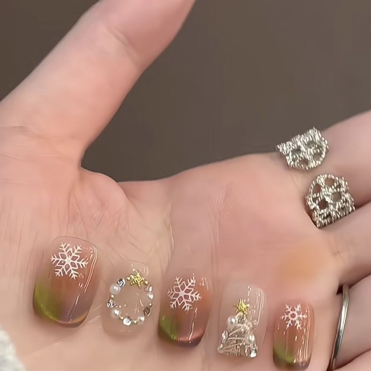 2023新款雪花美甲穿戴贴纸高级白色圣诞贴片猫眼成品贴花指甲