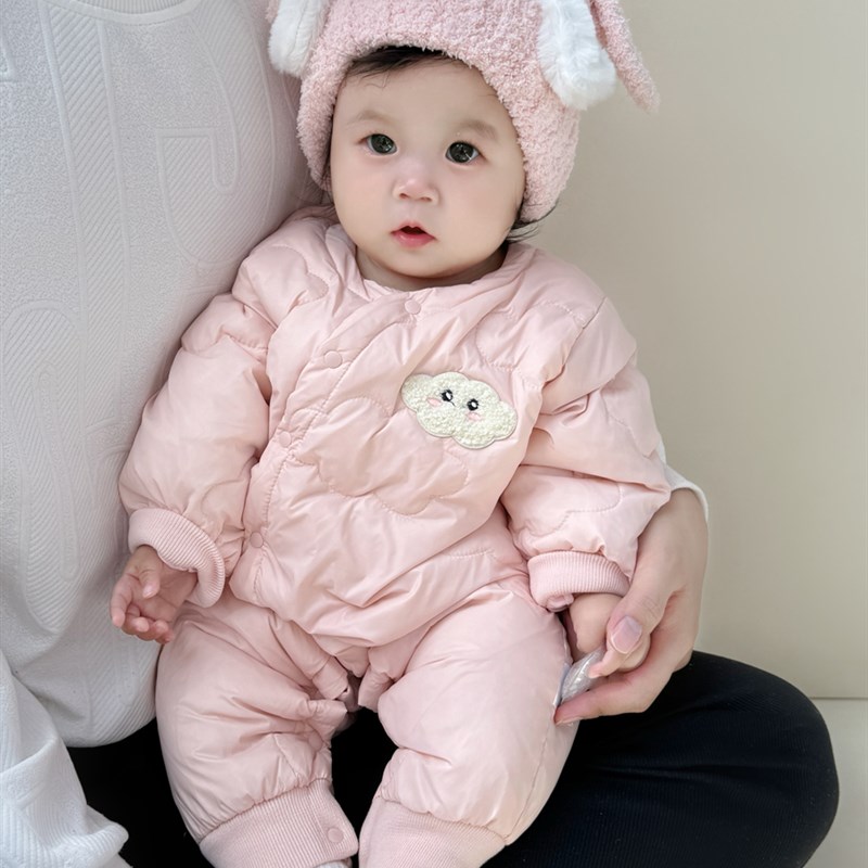 婴儿冬季衣服新款连体羽绒服轻薄保暖宝宝可爱超萌外出外套抱抱衣