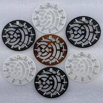 镂空条钉绿夜光 表盘尺寸为31.8mm，适配NH38机芯，N H70机芯