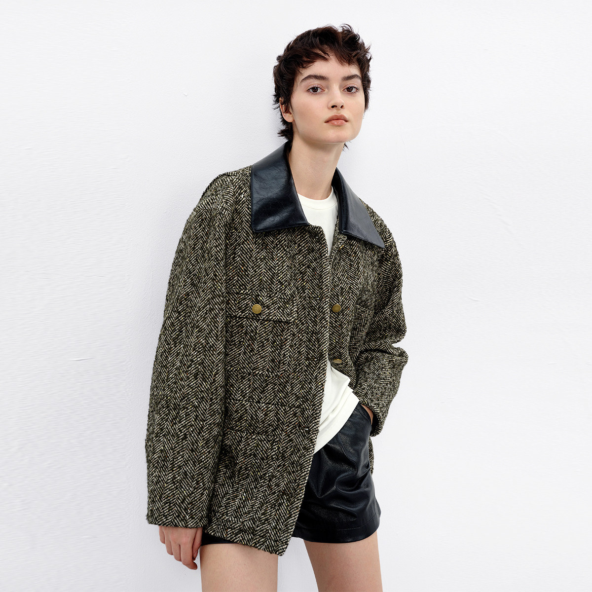 AITU人字纹绵羊毛呢皮质翻领外套