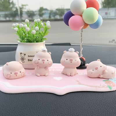 车内饰品皮呦猪可爱汽车中控台车载小猪摆件漂亮车上装饰用品大全