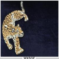 樣板房簡(jiǎn)約現(xiàn)代輕奢客廳臥室抱枕靠墊腰枕金錢豹刺繡寶藍(lán)色金絲絨