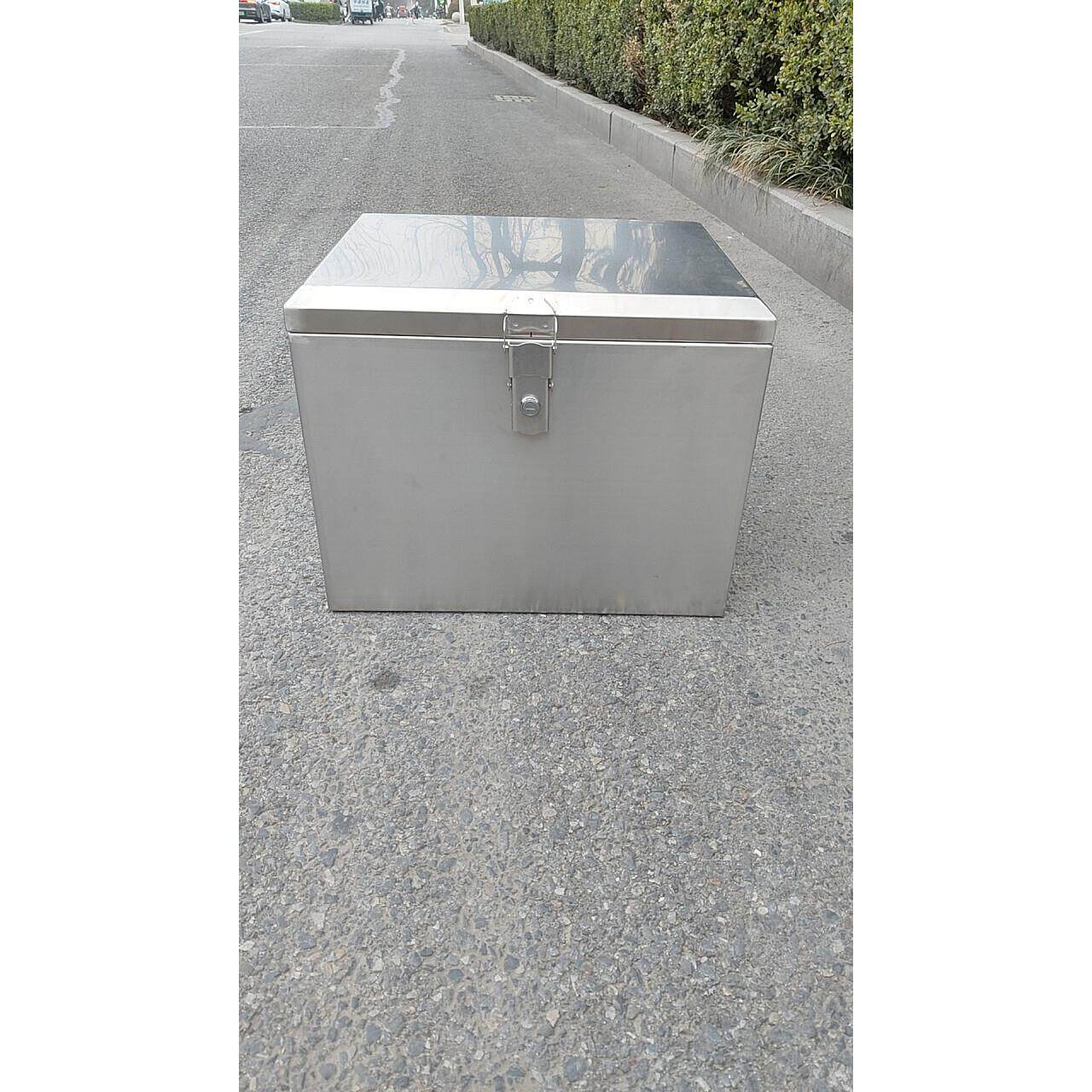 304机车后备箱 电动车尾箱电池防水工具箱防盗外送收纳箱