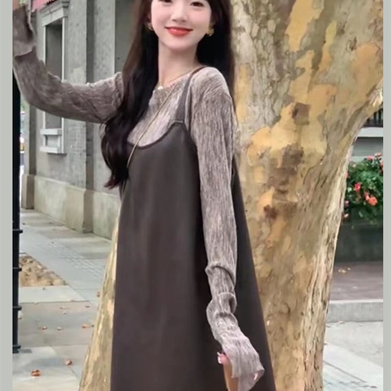 速发茶系穿搭一整套网红炸街背带裙2025新款pu皮裙吊带连衣裙两件