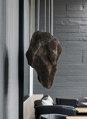 悬挂式仿真玻璃钢空心石头摆件悬浮艺术装饰橱窗会所轻奢造景软装