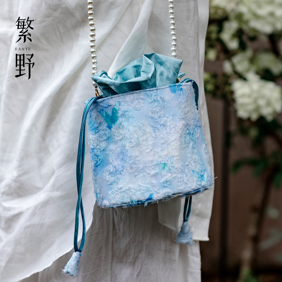 繁野雾霾蓝丝绒印花水桶包女士包包个性扎染斜跨小包单肩包文艺女