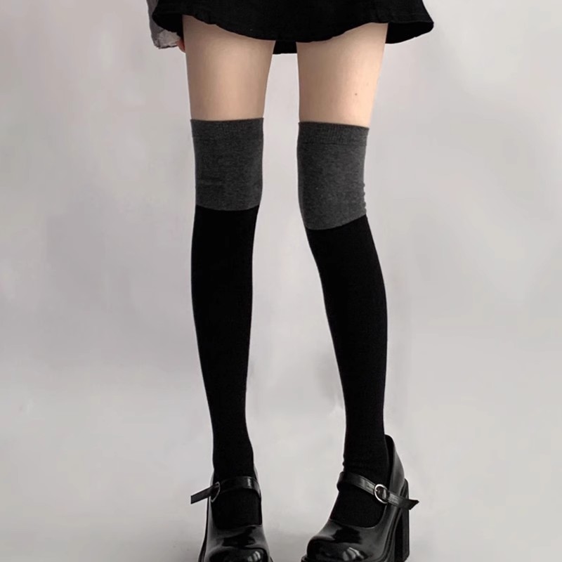 黑灰搭配真的太高級了！過膝襪