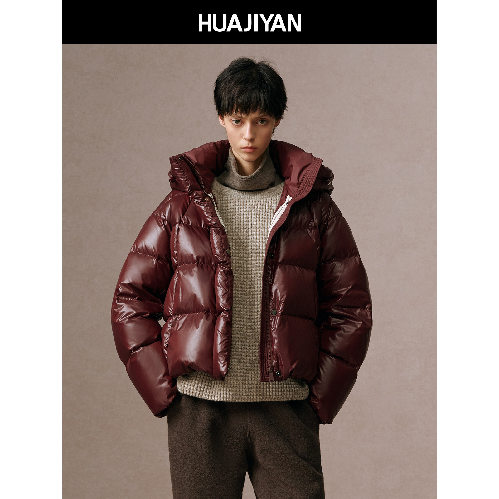 华吉言【霓虹】95鹅绒浮光肌理方格绗缝立领连帽亮面羽绒服