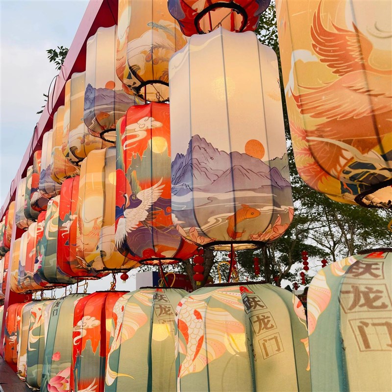 速发新中式国潮灯笼瓜布艺吊灯户外风景区婚礼创意市集发光古风灯