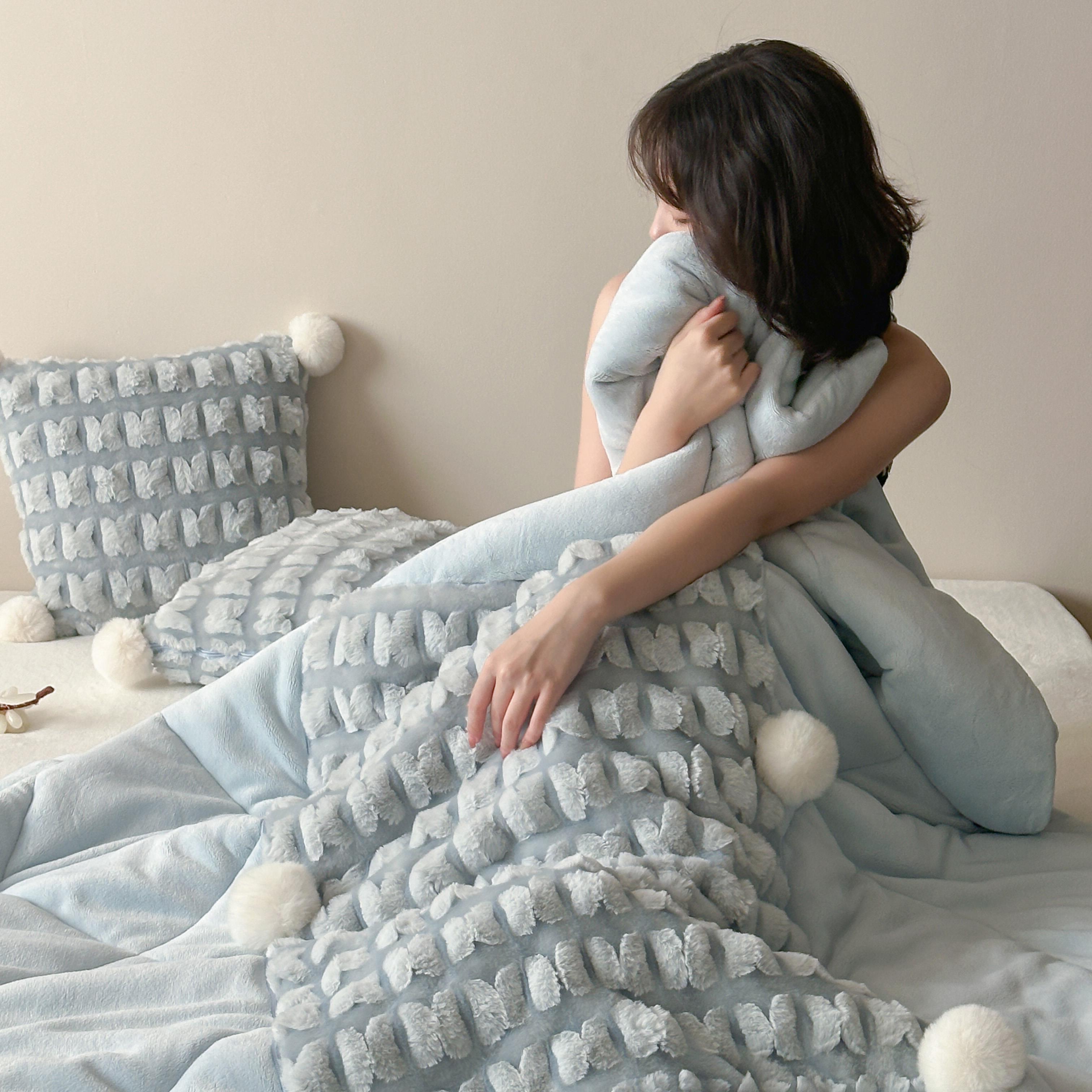 加绒抱枕被子两用二合一可折叠多功能车载午休小毯子办公室学生被