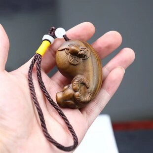 速发绿檀木雕扭转乾坤手把实生雕刻随身文玩木装牛车肖饰挂件